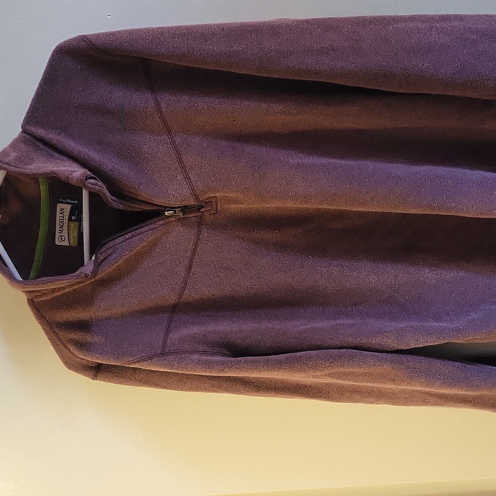 Magellan mens loose fit mock neck long sleeve fleece Sz Med color is a grey plum